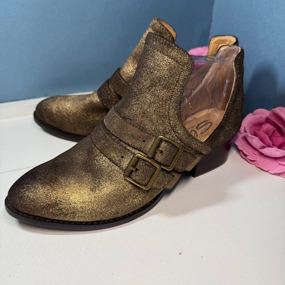 Sbicca Metallic Gold Booties with Buckle Detail - Picture 4 of 11